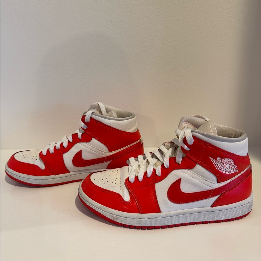 Nike Air Jordan 1 mid Women's High-Top Sneakers